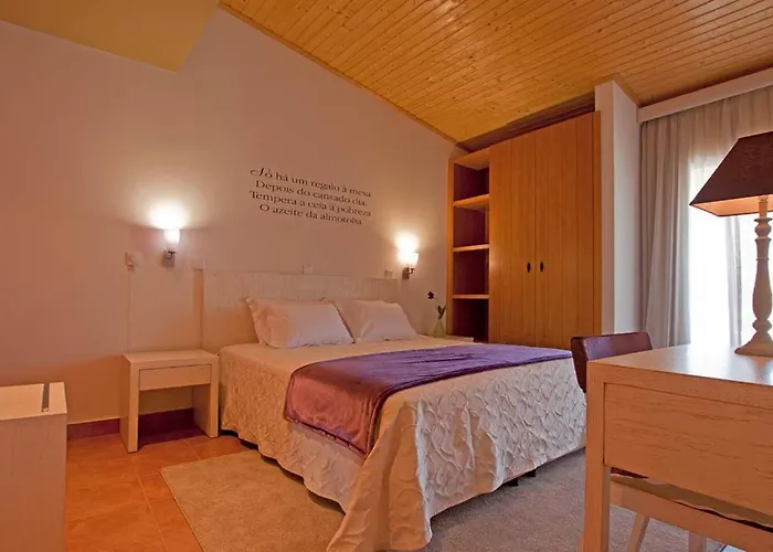 Herdade Da Urgueira Alojamento de Turismo Rural *