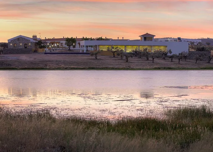 Herdade Da Urgueira Alojamento de Turismo Rural *